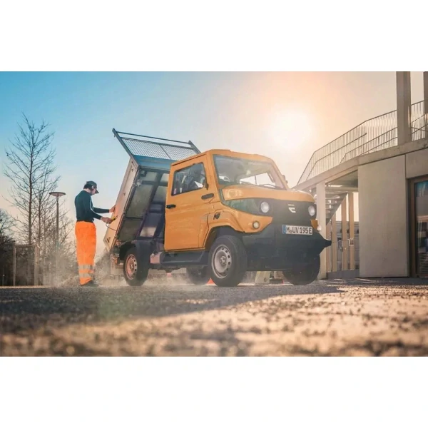 Elektrické užitkové vozidlo EVUM aCar 4×4